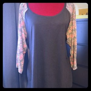 Torrid black and floral 3/4 sleeve raglan top